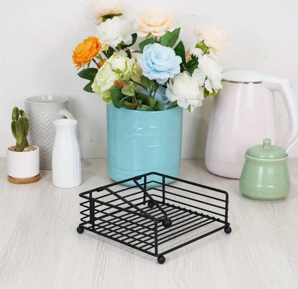 Modern Metallic serviette holder with Weighted Arm