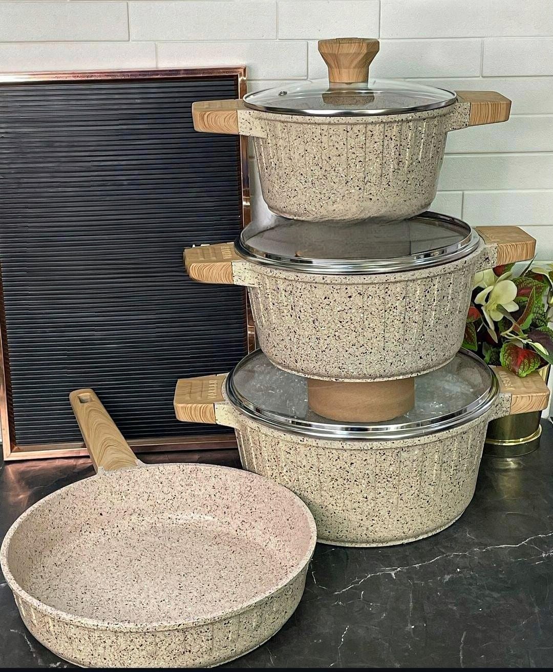 7pcs Cookware set
PFOA FREE