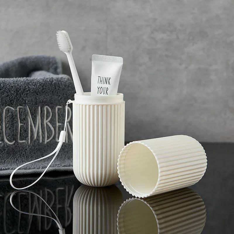 Portable travel toothbrush