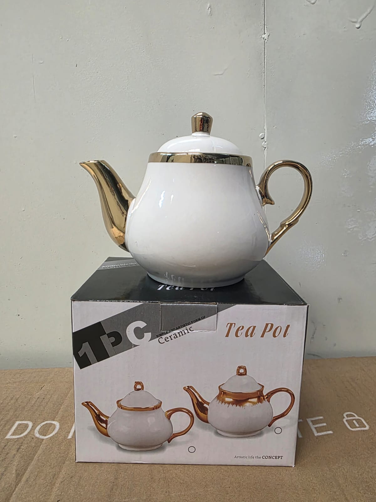 Ceramic tea pot