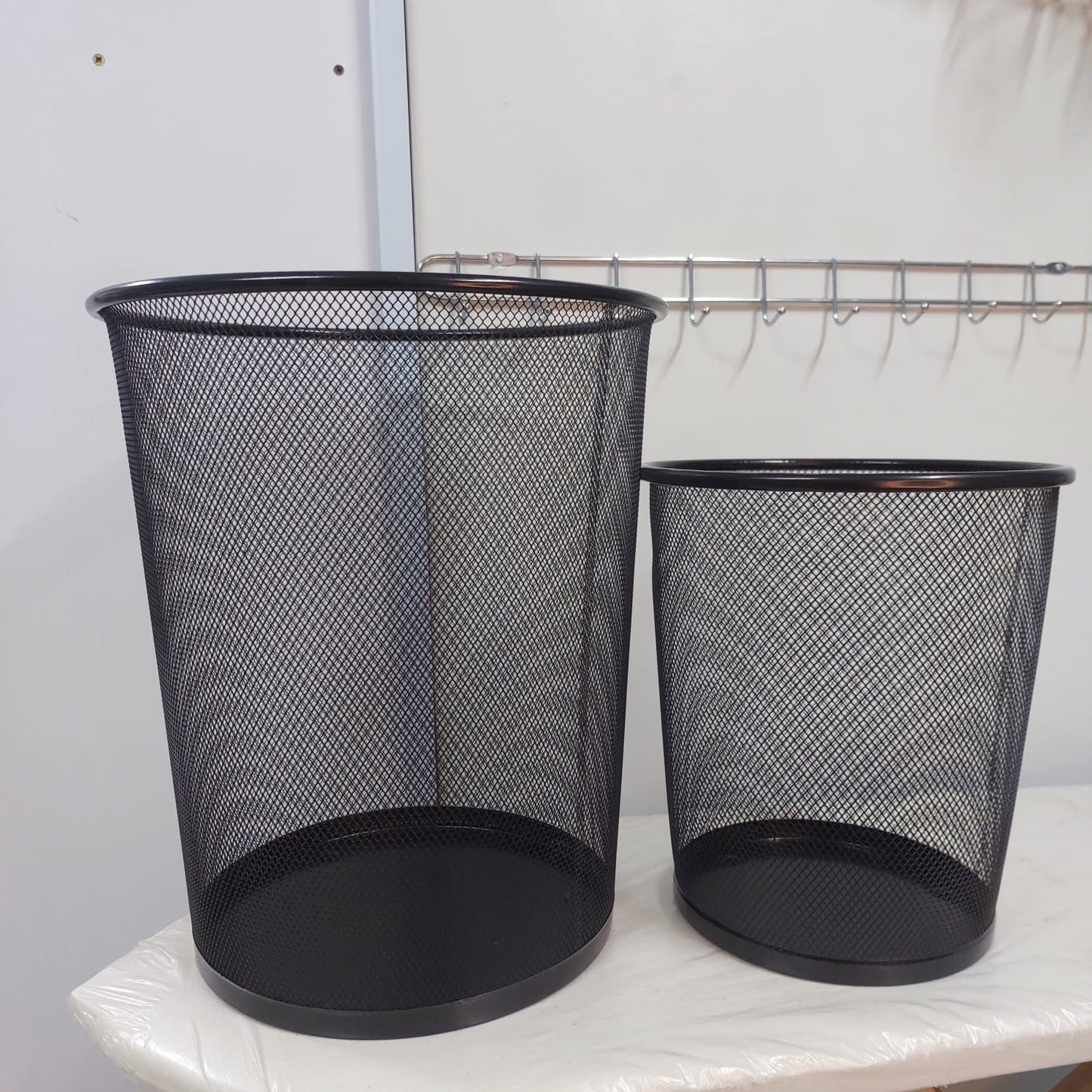Metallic mesh trash cans