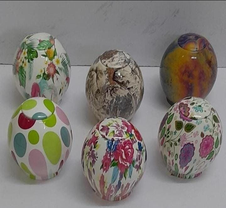 Egg-shaped toothpick dispenser