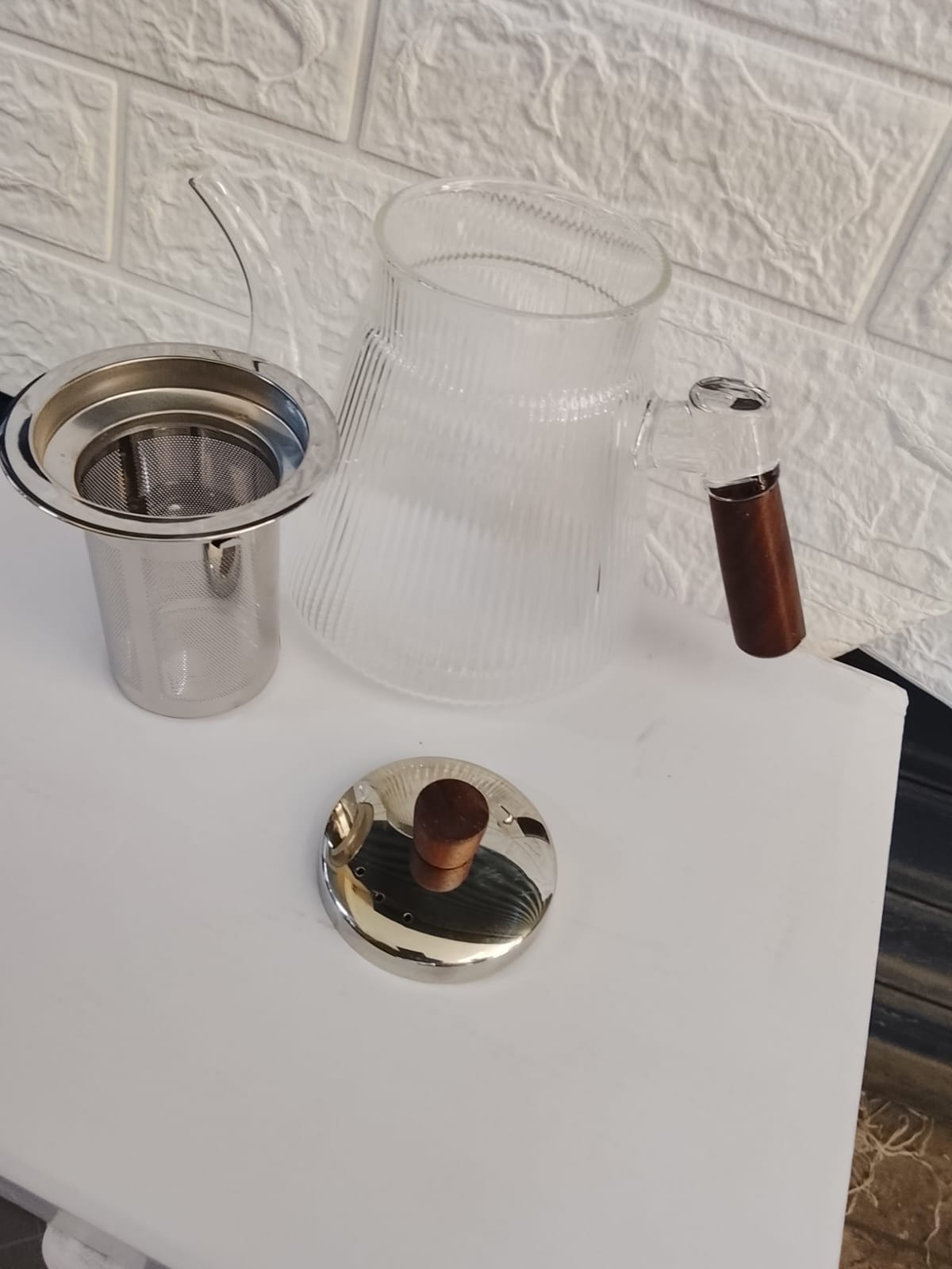 Classy frosted glass tea /beverage pot with bamboo handle.