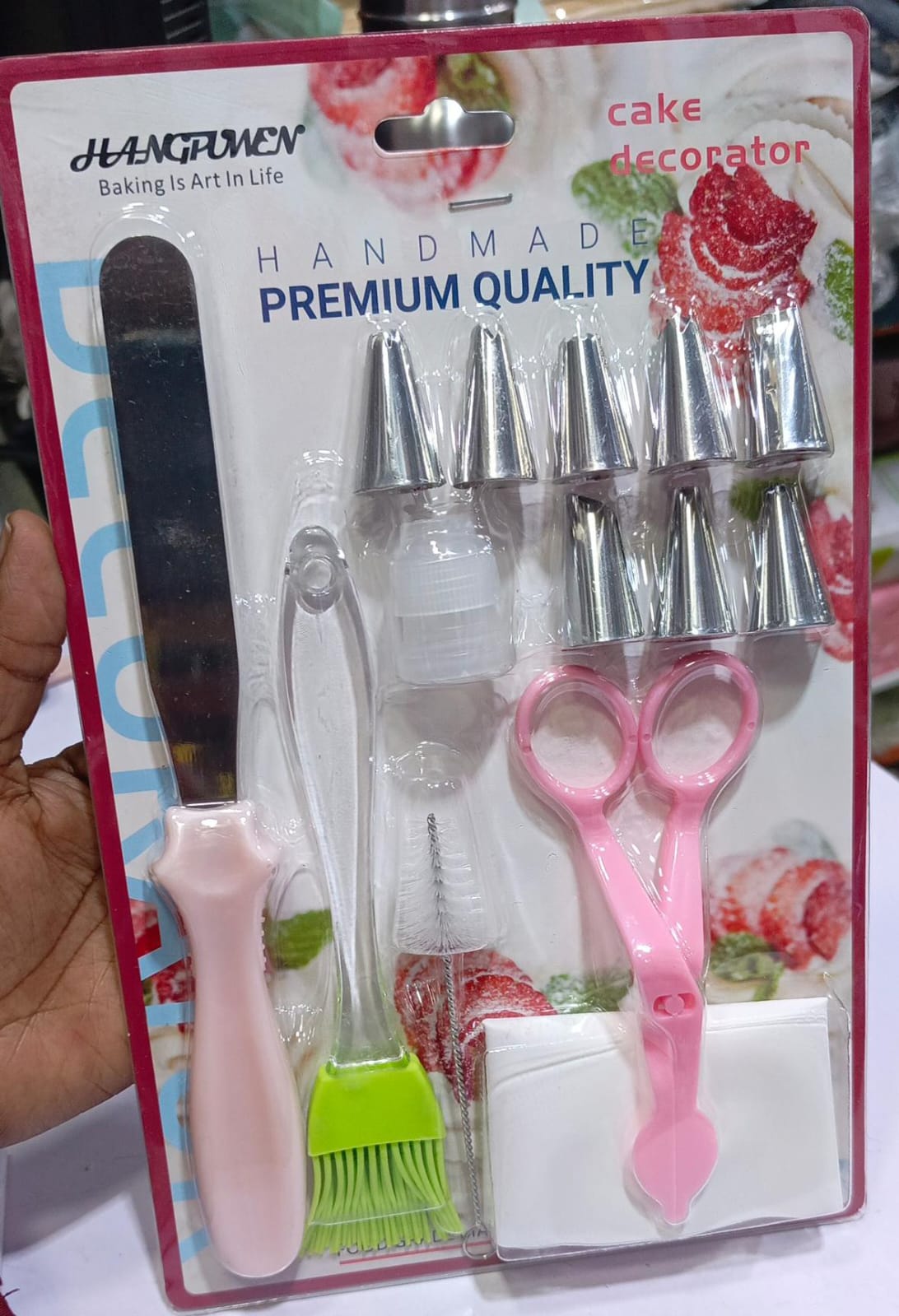 Cake decorator set