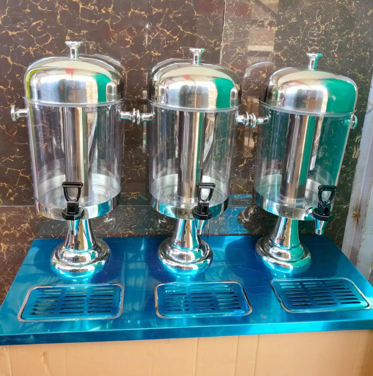 Triple juice dispenser