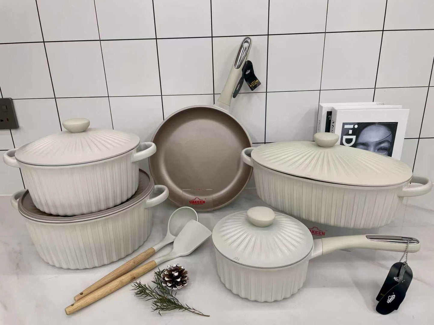 UAKEEN GERMANY
(VK 27 ) 11PCS SET
Premium High quality Die-cast cookware Set with Ceramic coating.