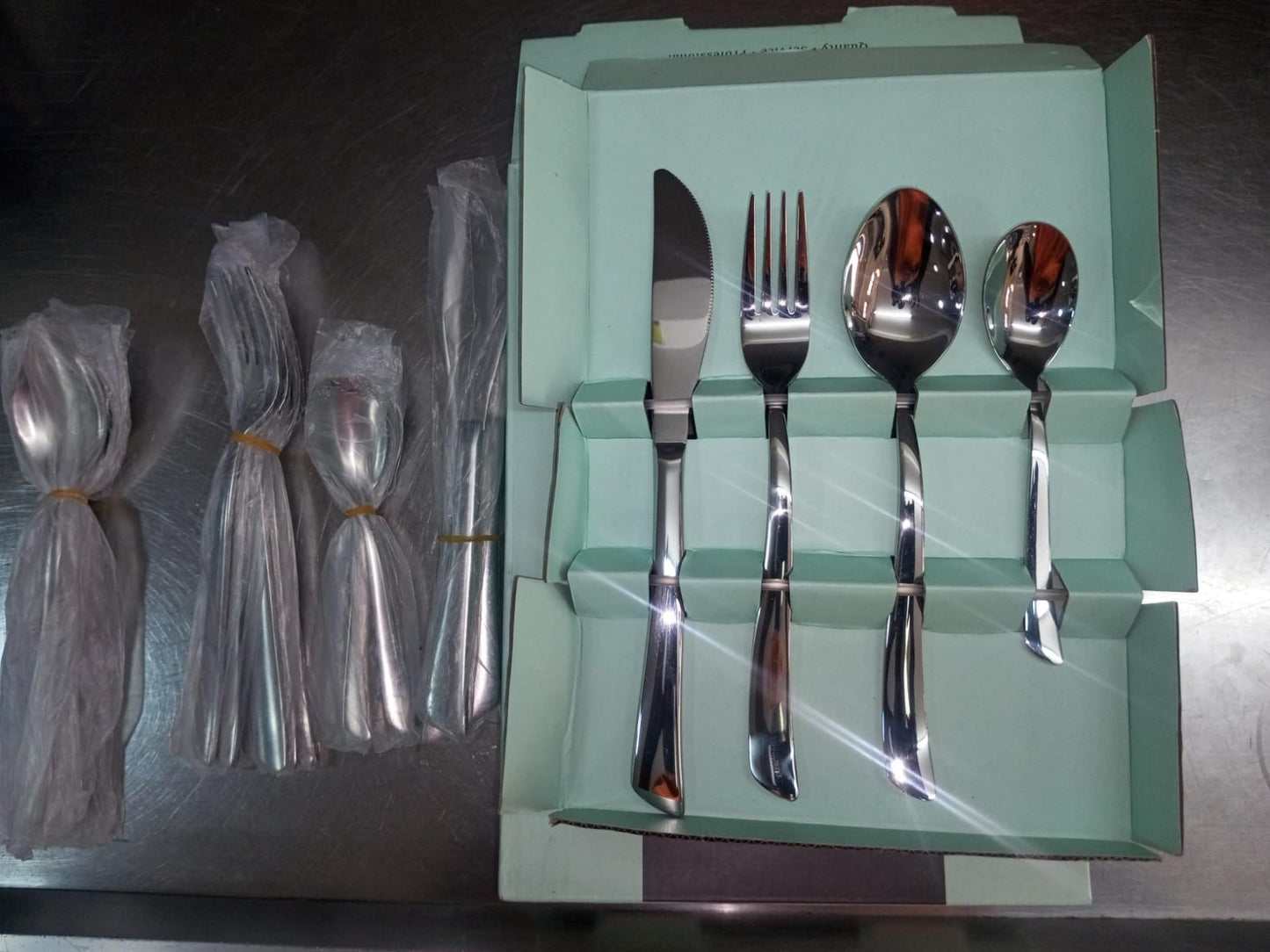 Cutlery set: 6 table spoons, 6 tea spoons, 6 forks and 6 knives