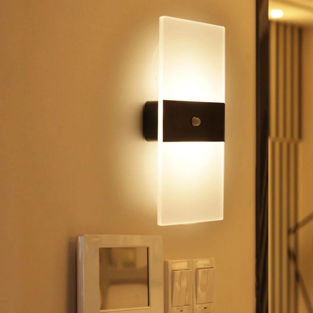 ✓ Touch sensor (for adjusting light)
✓ Light color: warm,white
✓Use 60days on a single charge
✓ Magnetic suction installation
✓Application: living room, bedroom, closet, kitchen, outdoor