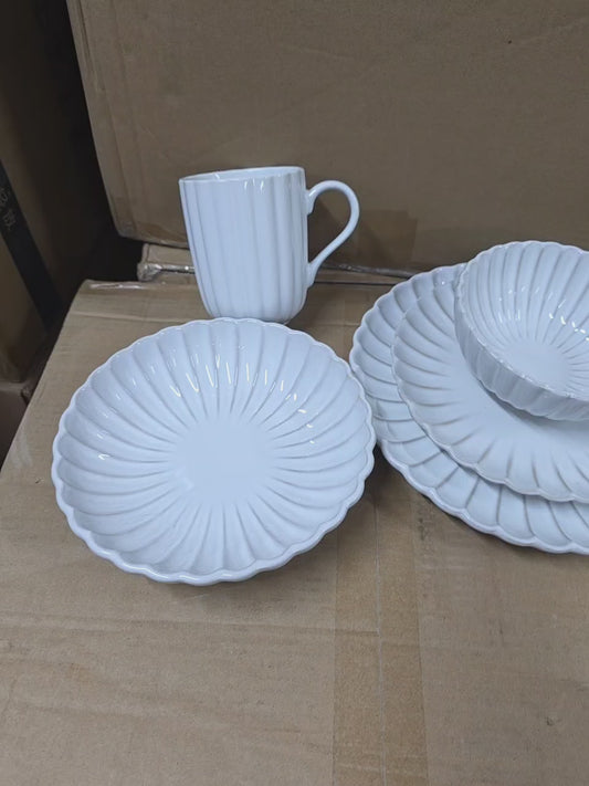 European Scallapoed Ceramic Porcelain Dinnerware.
