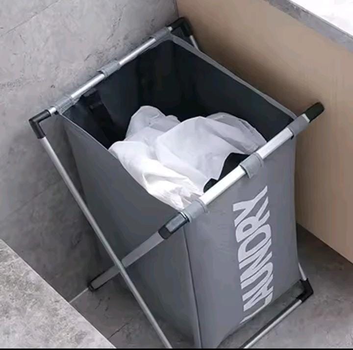 Foldable laundry basket with aluminium frame