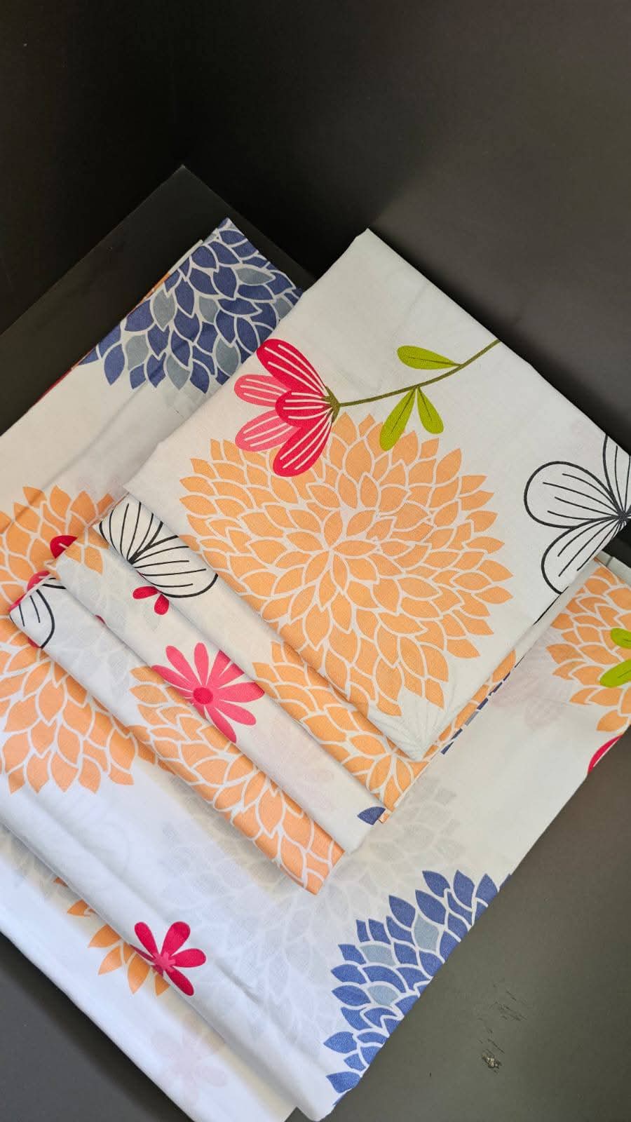 6pcs both printed bedsheets, two flat sheet and four pillowcases size 7*8