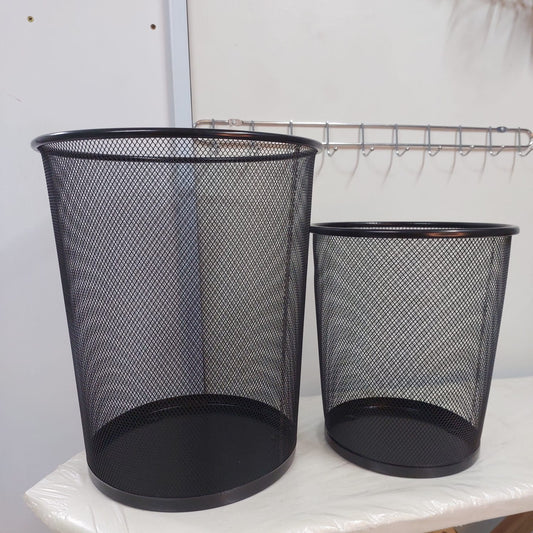 Metallic mesh trash cans