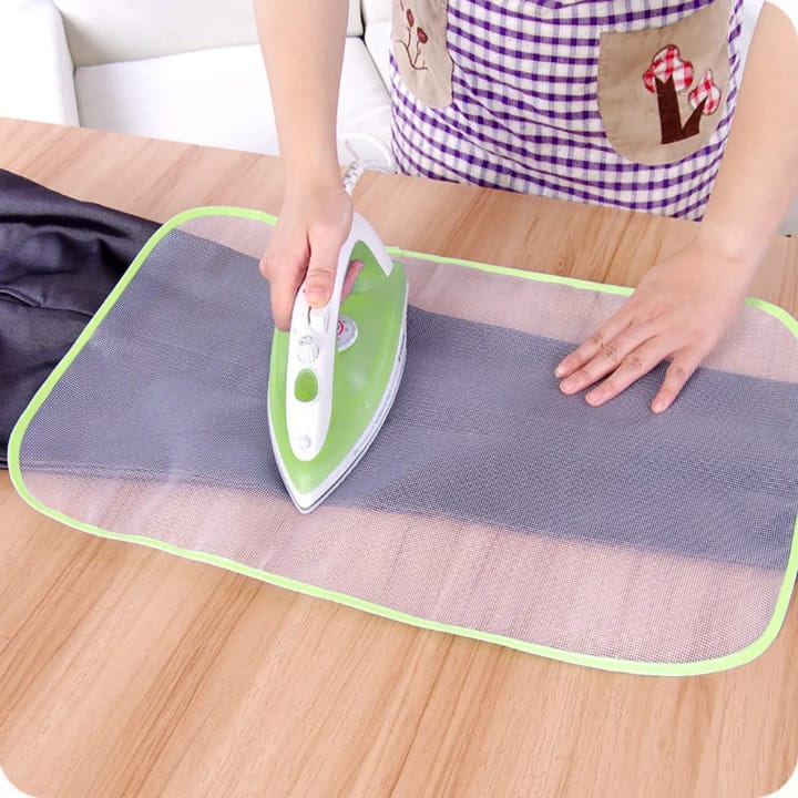 Ironing mat for protecting clothes