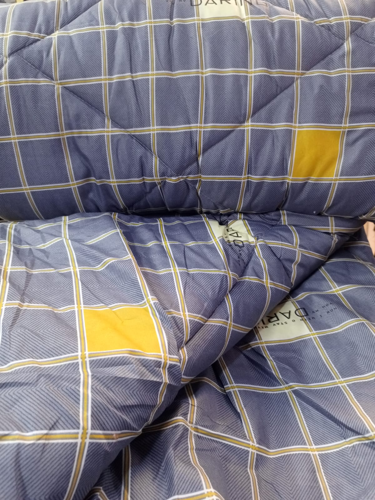 Unbinded duvet, one bedsheet and two pillowcase size 4*6