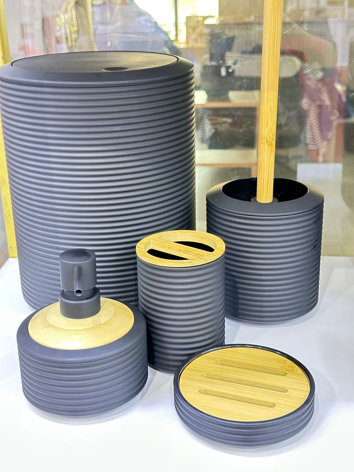 Plastic and bamboo bath luxury bathroom accessories