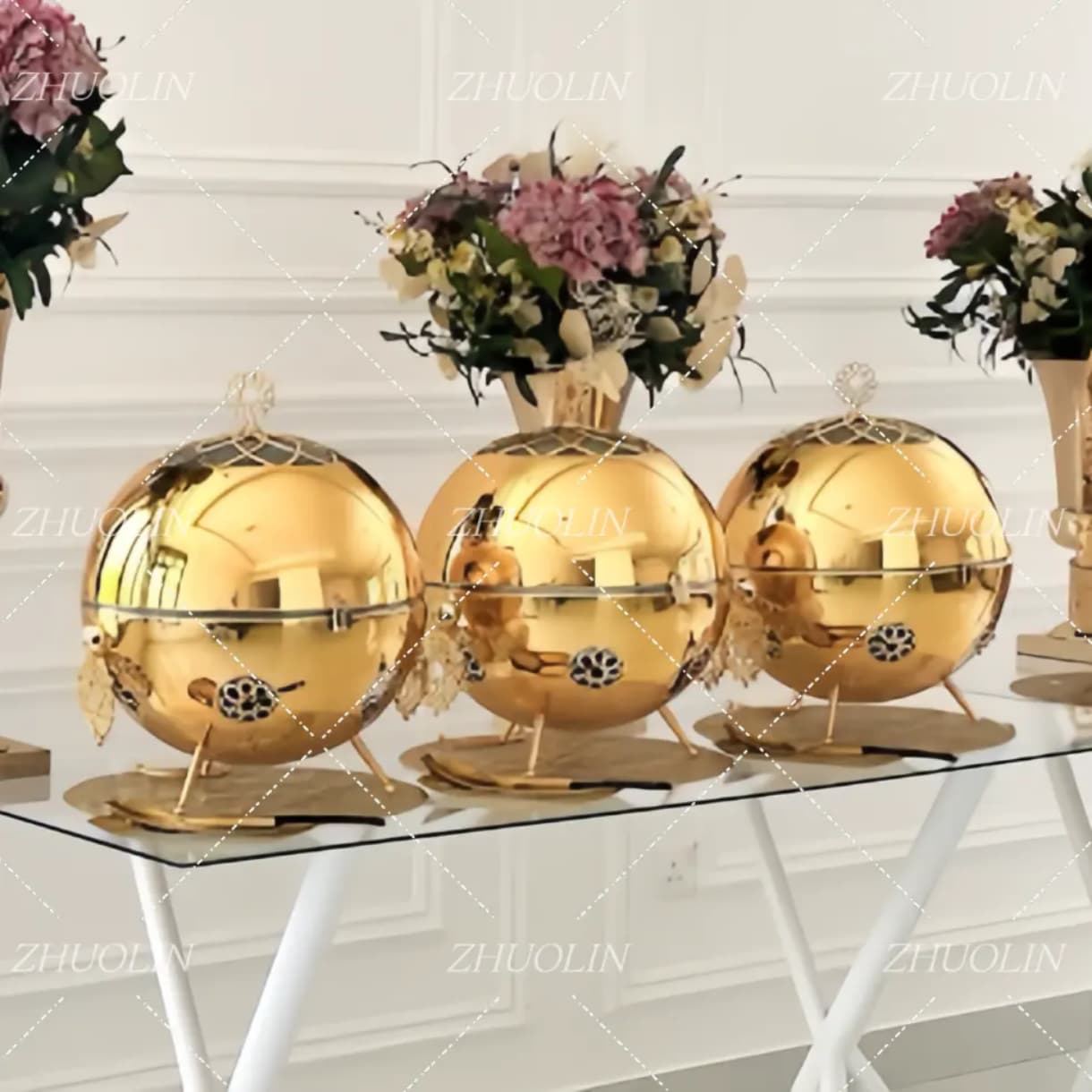 Luxurious Classy gold round chaffing dish