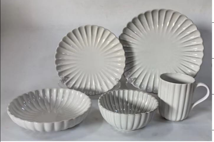European Scallapoed Ceramic Porcelain Dinnerware.