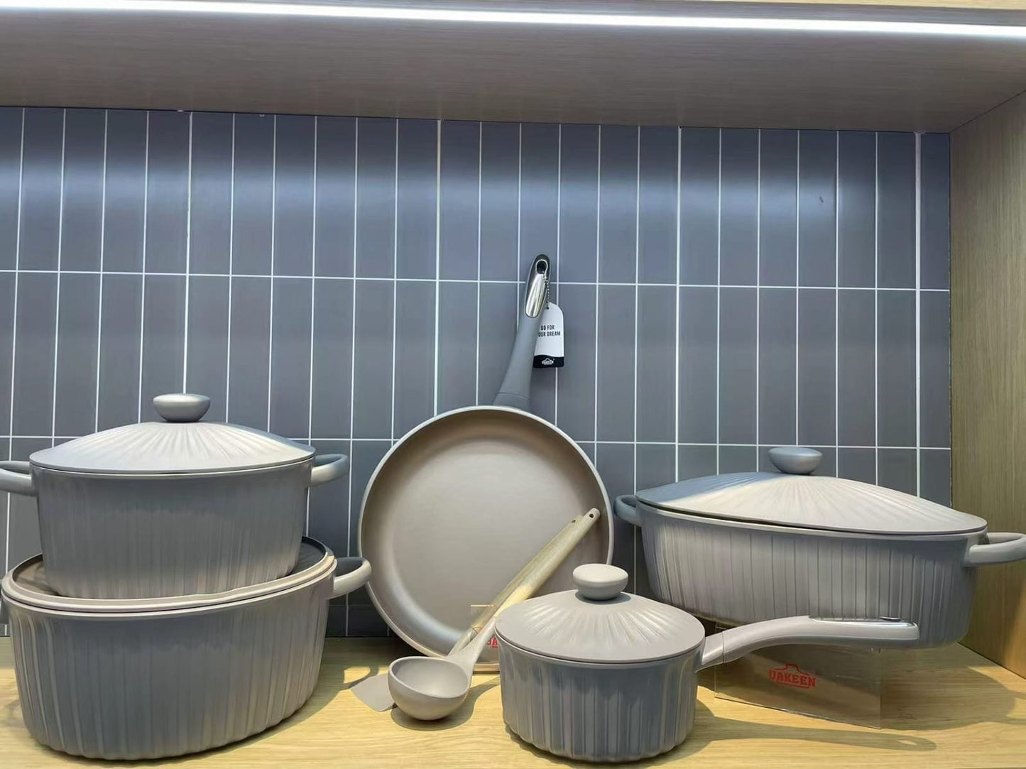 UAKEEN GERMANY

(VK 27 ) 11PCS SET
Premium High quality Die-cast cookware Set with Ceramic coating.