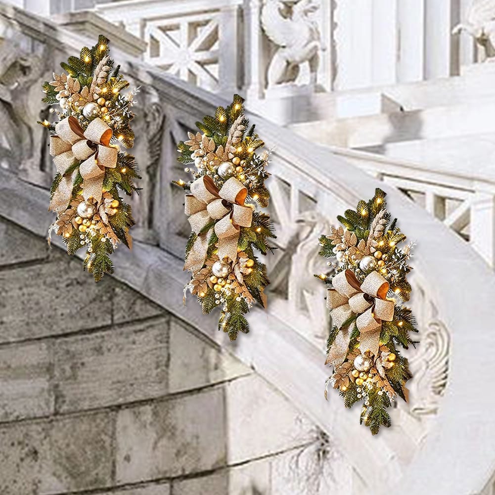 CHRISTMAS STAIRCASE WREATH DECORATIONS
