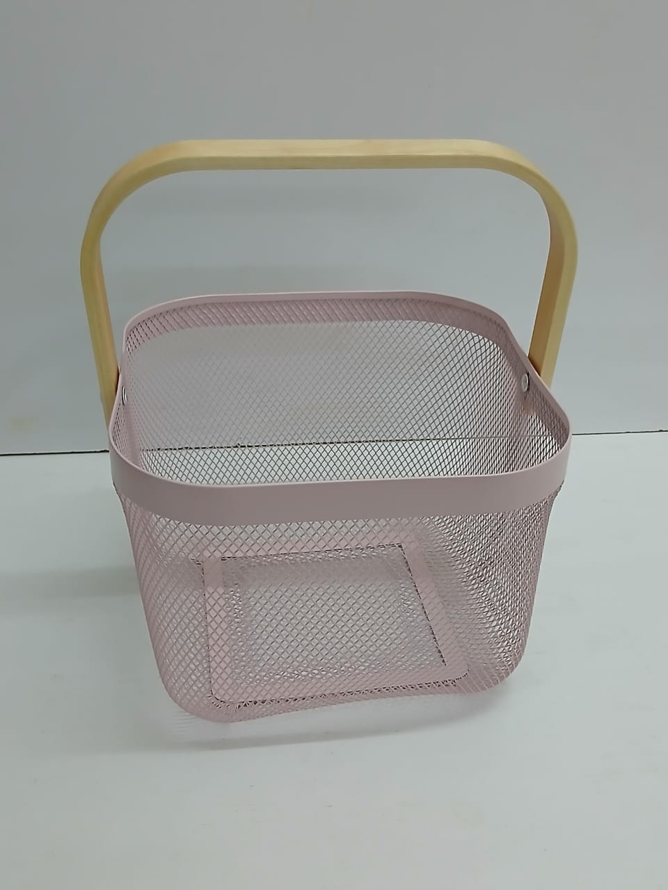Portable fruits storage basket