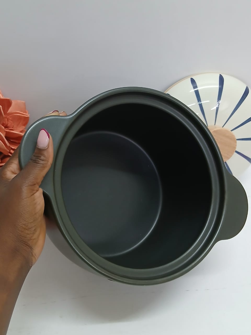 Ceramic casserole cooking pot with lid