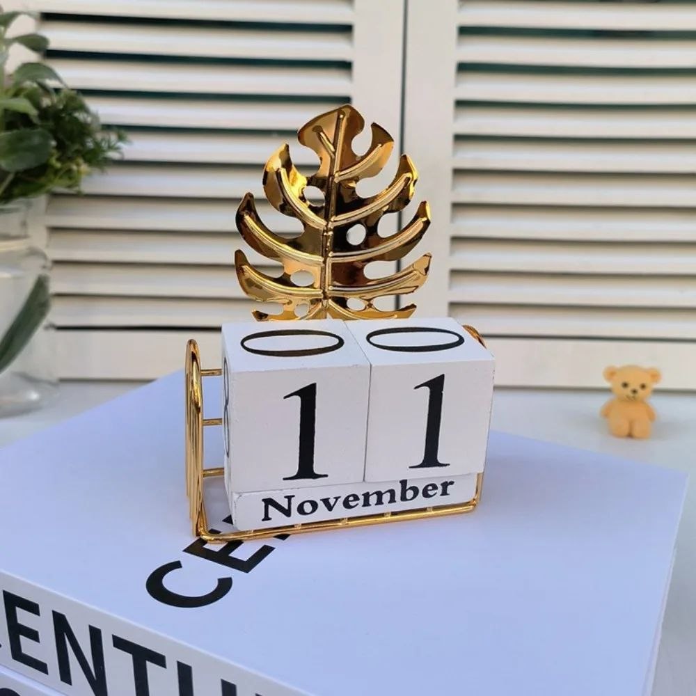 Monstera Leaf Wooden Block Perpetual Desk Calendar