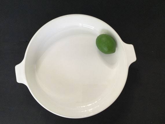 Ceramic round baking tray medium