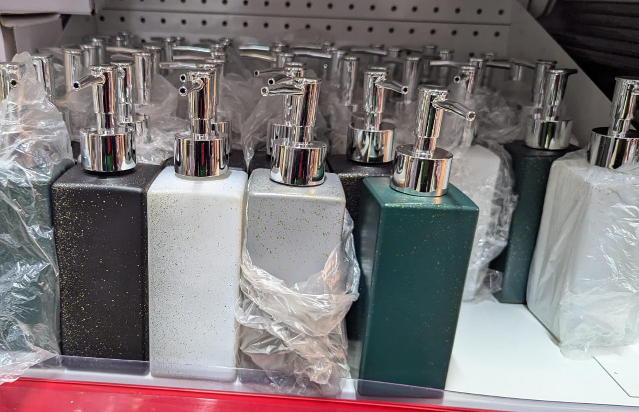 Lotion pump bottle for kitchen/ bathroom countertops / shower gel/ decorative soap dispenser