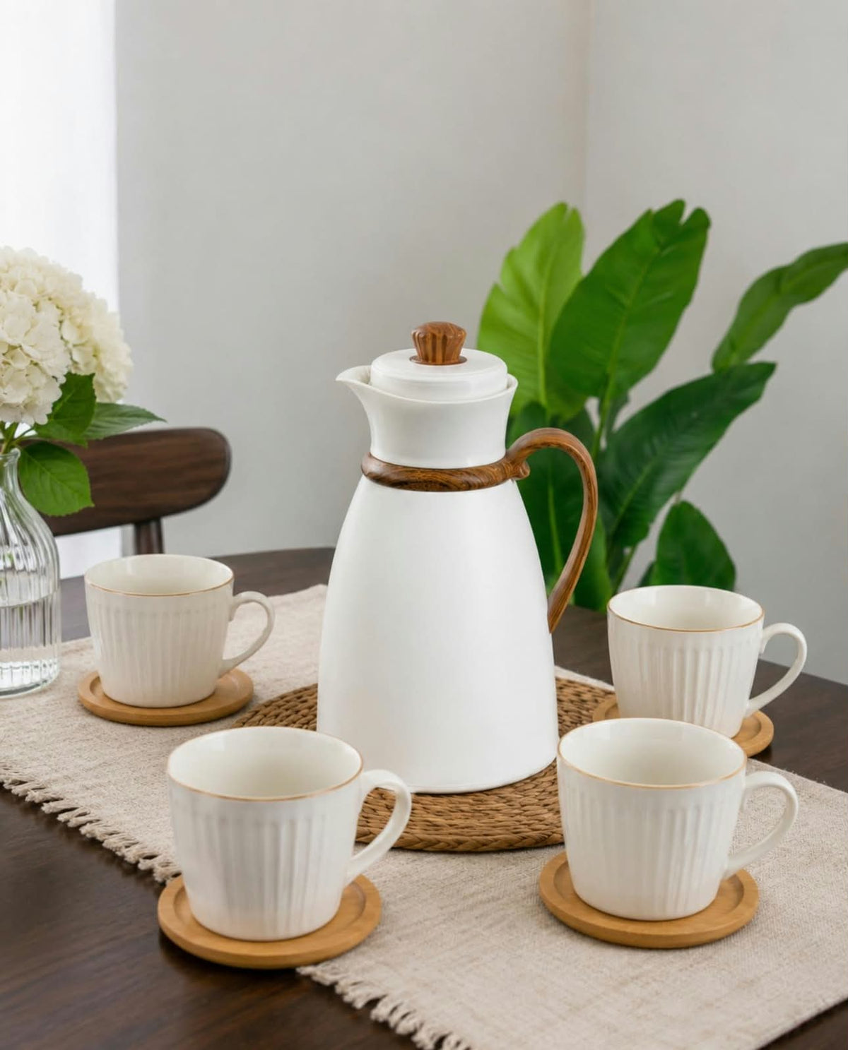 High quality flask with a brown bamboo ring and handle