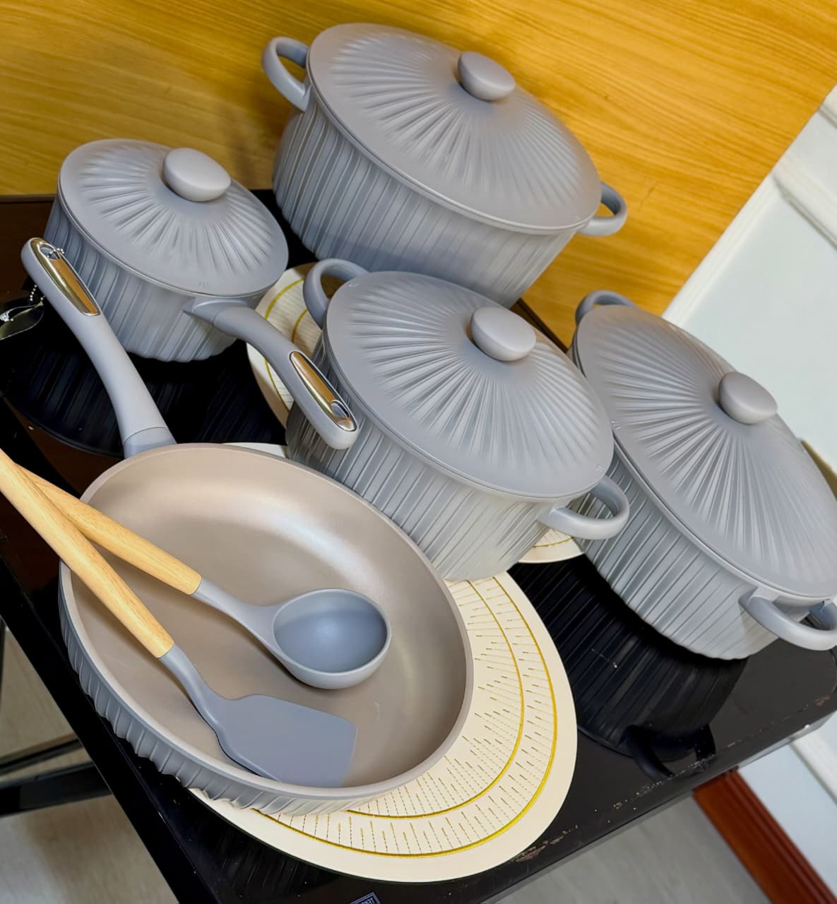 UAKEEN GERMANY 11 PCs premium high quality die cast cookware