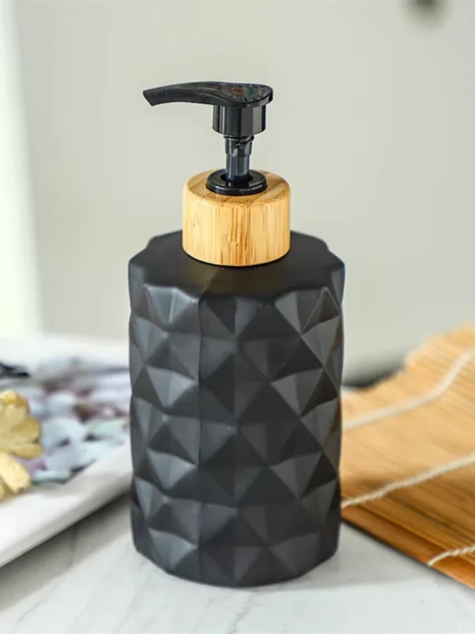 Luxury Glass Lotion Bottle Soap and Gel Dispenser Shower Gel Shampoo Container High Quality Soap Dispenser Bathroom Accessories