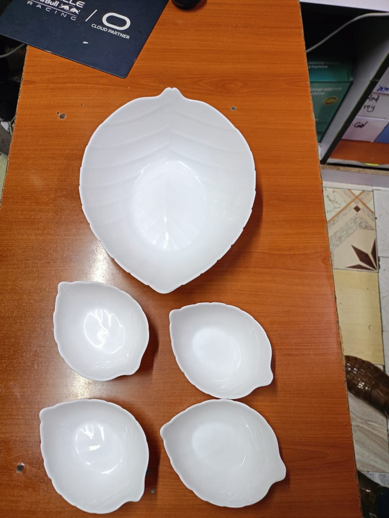 5 in 1Leaf shaped bowls